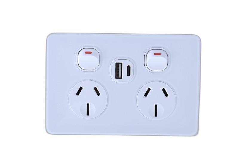 YELE Glass Double Powerpoint with USB 10A